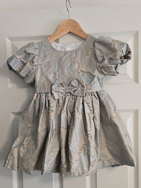 SHEIN Sage Green Color and Gold Leaf-Accent Puff Sleeve Dress